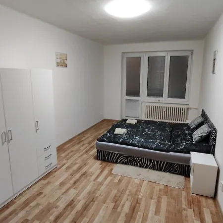 Pro 4 Osoby Pohranicni Straze, *